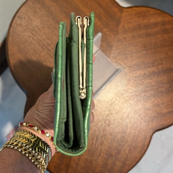 Accessorize,  Kisslock long Wallet  checkbook holder card slots  2 ID windows si - Picture 5 of 16